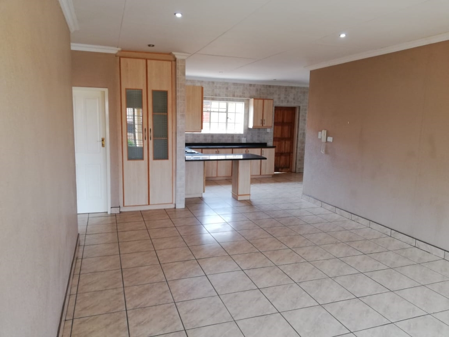 To Let 2 Bedroom Property for Rent in Meiringspark North West